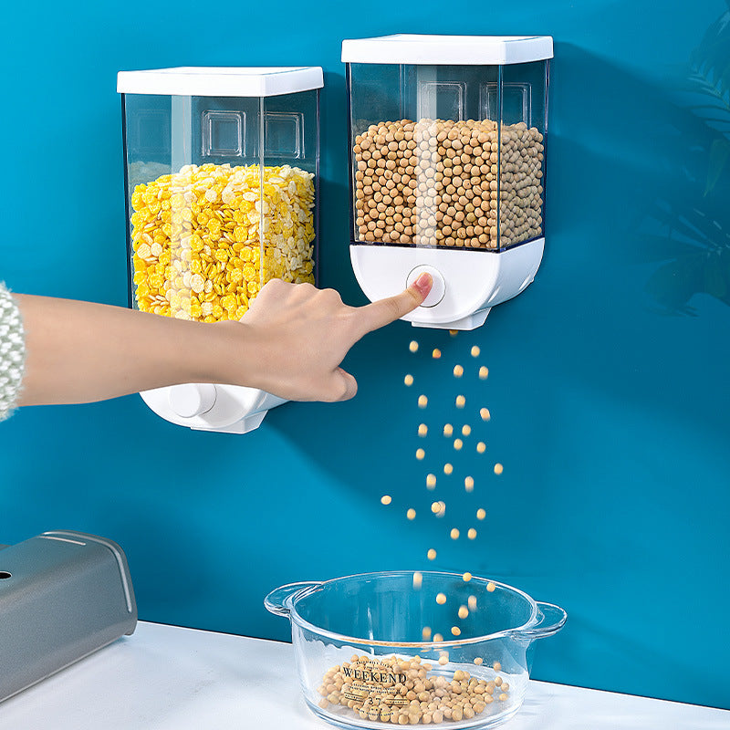 Food storage container with cereal