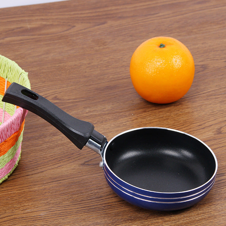 Mini non-stick frying pan, cooking in use