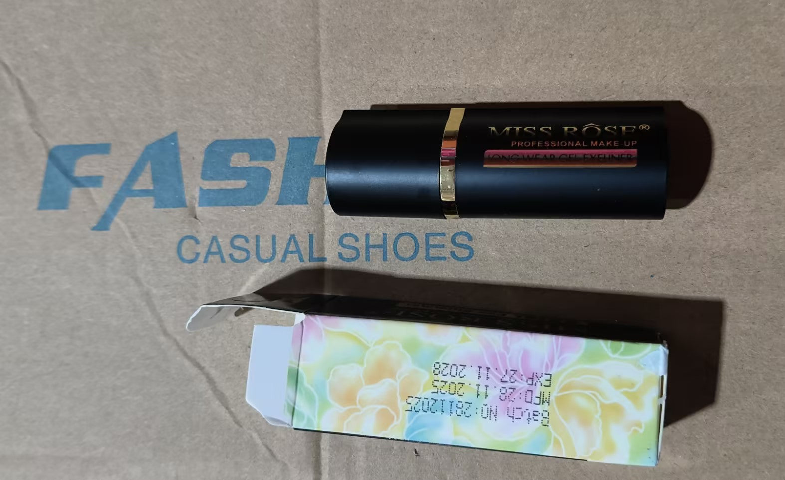Waterproof Gel Eyeliner Pen: Smudge-Proof Matte Black